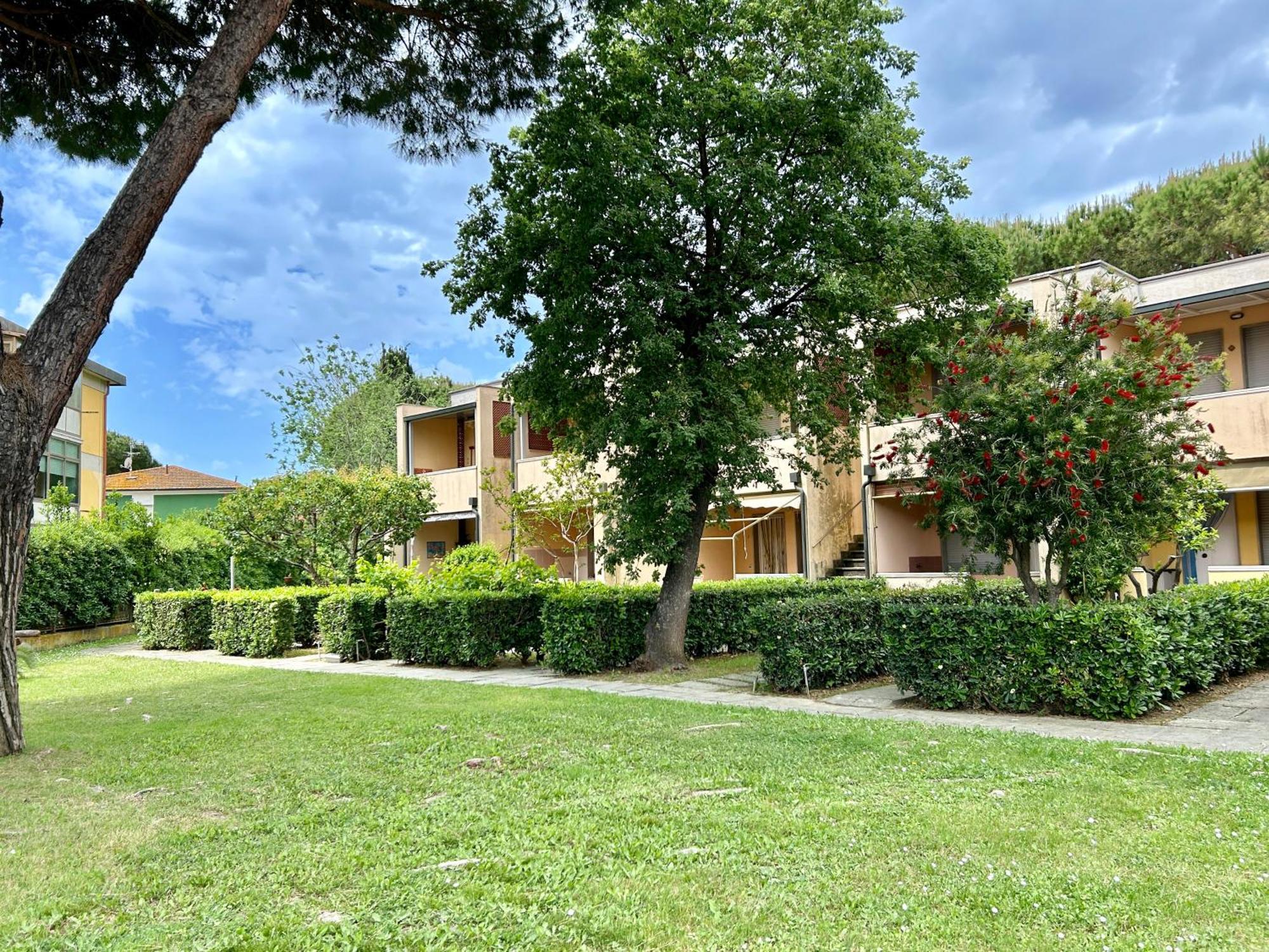 Appartamenti Via Dei Cipressi Marina Di Bibbona Exterior photo